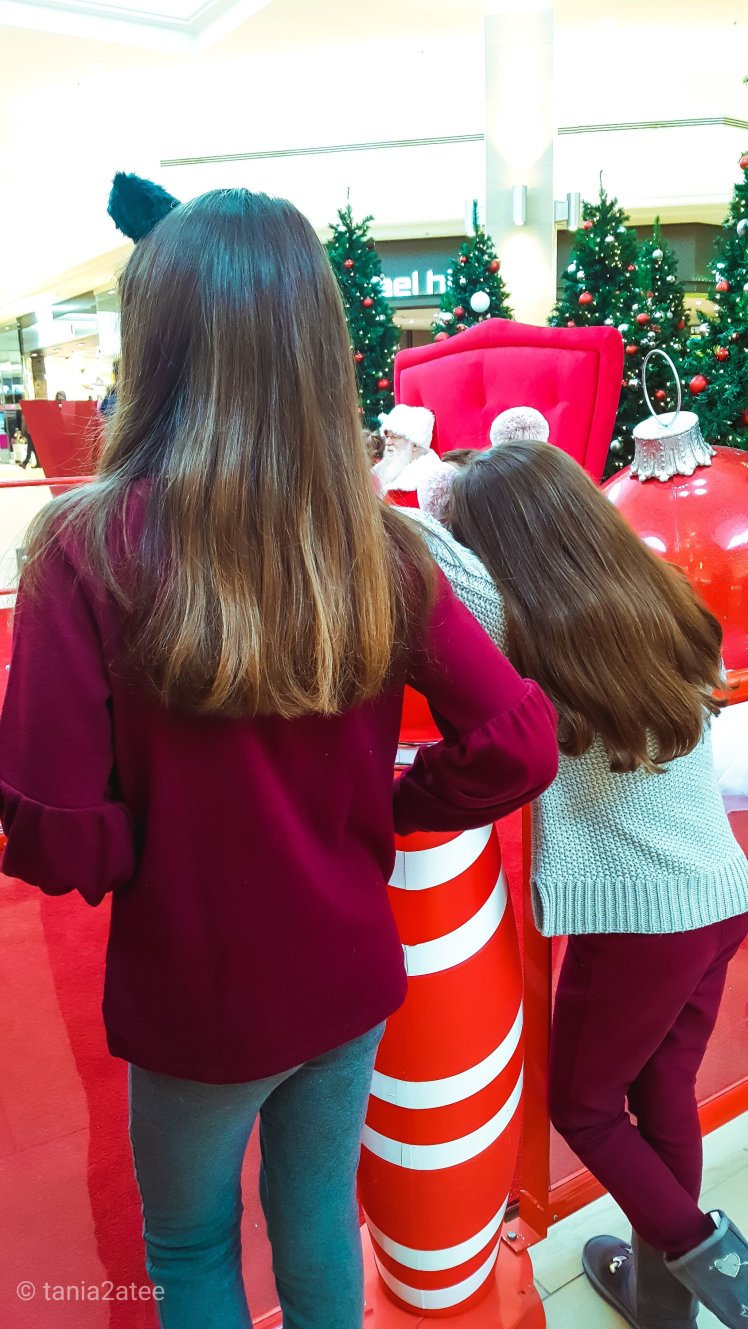 Sisters waiting to see Santa: tania2atee