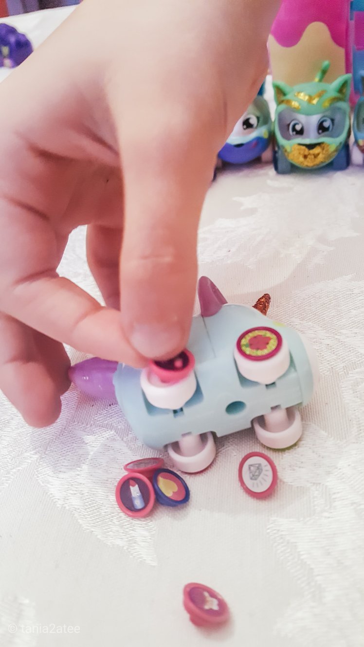 Ritzy Rollerz miniature car collectible toy with charms