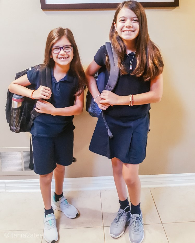 tania2atee-blog-first-day-of-grade-three-and-six-girls-together1222370880.jpg