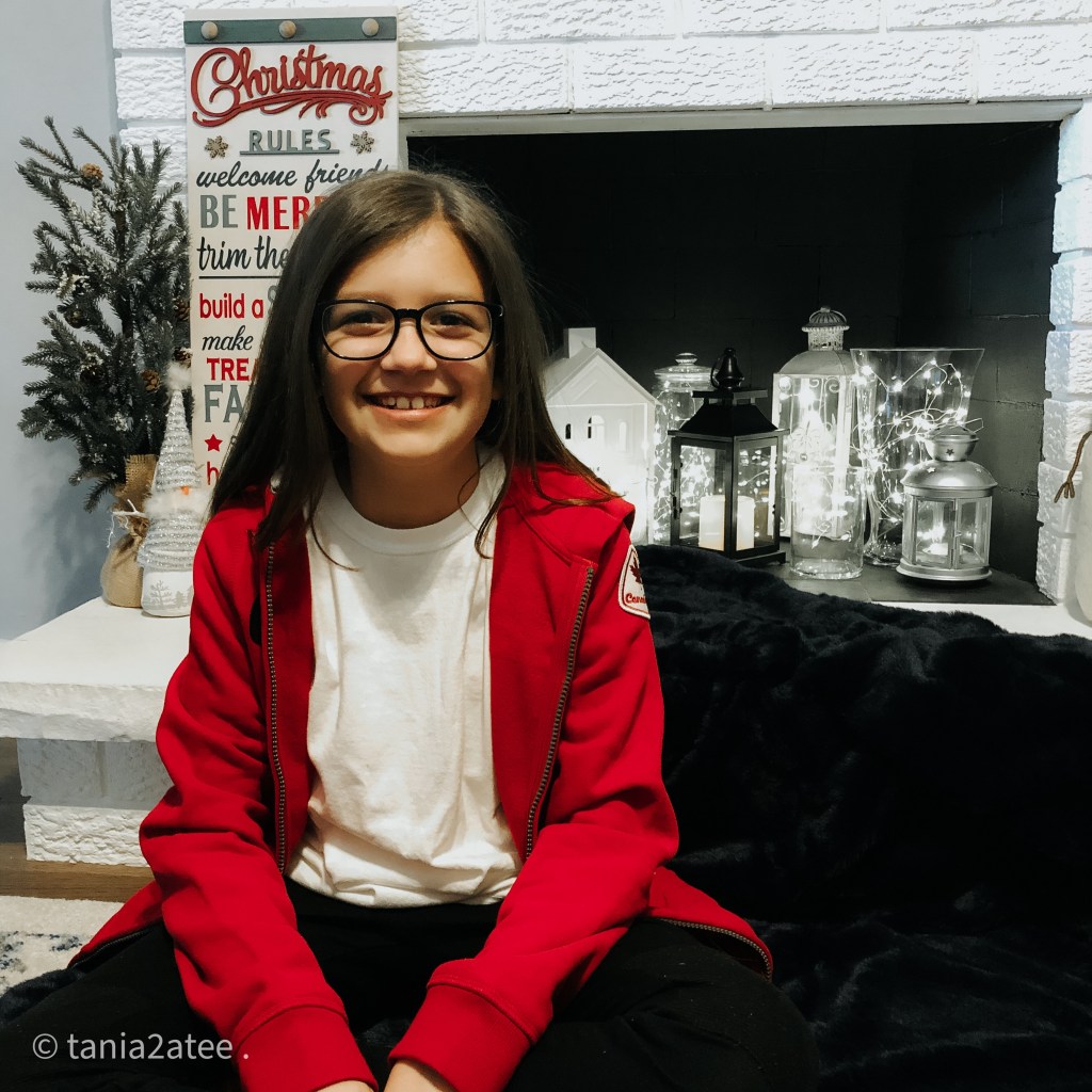 tania2atee-blog-girl-in-front-of-fireplace